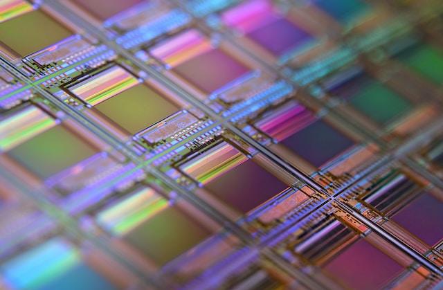 A close-up photo of semiconductor dies on a wafer. Source: Laura Ockel, Unsplash (free usage)